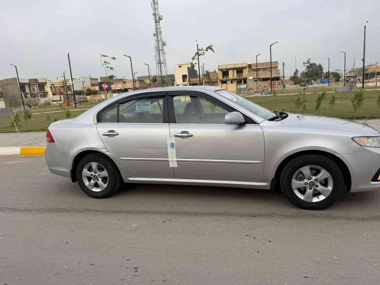 اوبتما خليجيه 
موديل 2009
السعر 93
بيها صبغ قطعتين ونص 
بدون دواخل 
رقم جديد وسنويه جديده وهزه جديده 
محرك كير تبريد حداديه كهربائيات مكفولات 
للاستفسار ***********
