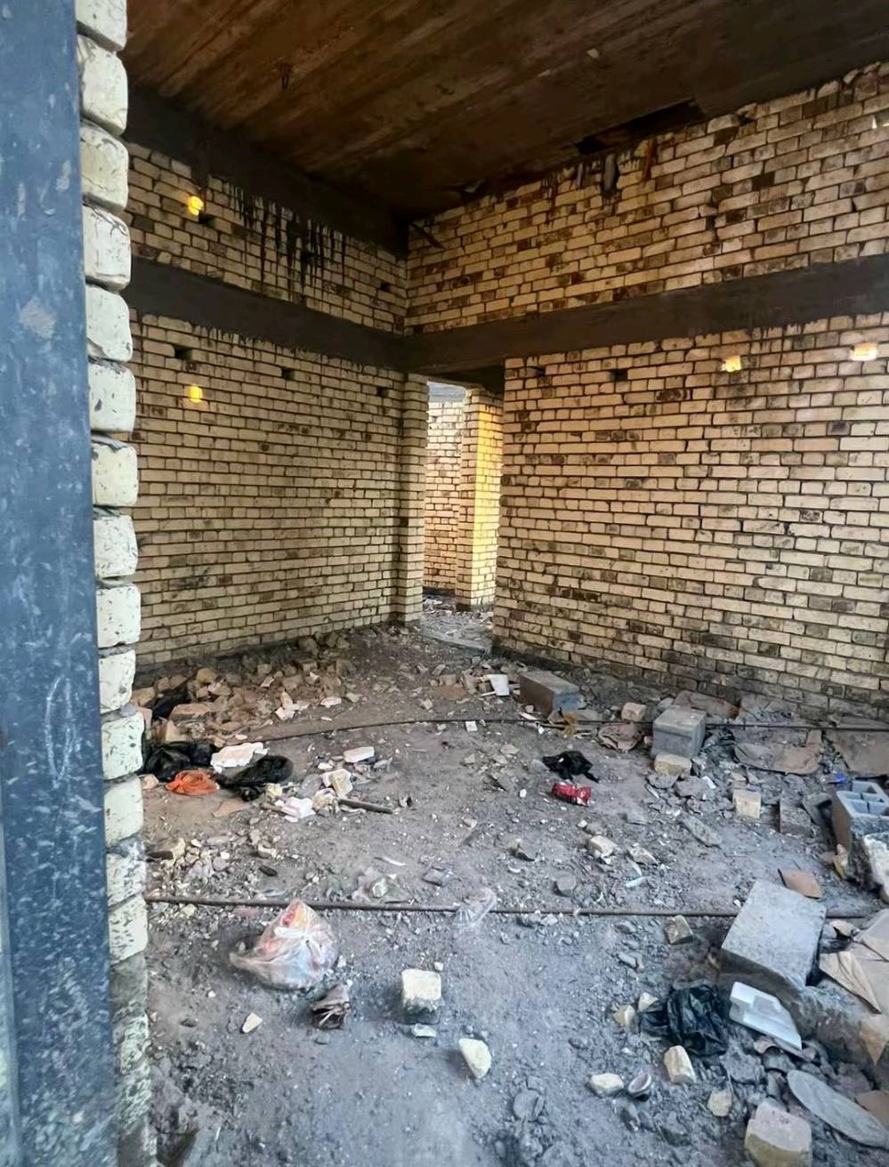 🏠 دار للبيع 
📐 المساحا: 205 متر 
📏الواجهة: 16متر 
📏النزال: 13 متر 
🏠 نوع البناء:  طابوك 
📄 الطابو: صرف عرصه 
🛌 تفاصيل الدار: 
✅  غرفتين نوم 
✅ ديوان 
✅  مطبخ حار + بارد 
✅ حديقة: 2×3 
✅ كراج: 5×3
📍الموقع: ابو الخصيب _ عويسيان 
📌 يبعد 200 متر عن شارع السايدين 
💰 السعر: 145 او قابل للتفاوض 
📞 للاستفسار: *********** او ***********