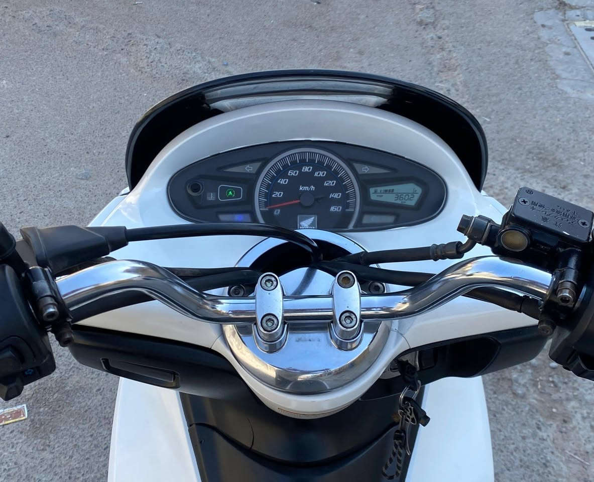 الموشراي لايخابر رجاءً 
دراجة pcx ياباني جيل اول 
موديلهة 16 جديدة جدا 
محركه 150حساس حرف A
ماشي 37 ستان كهرباء دراجة رمبة
 سعر 12 ونص مكانه شهداء البياع 
رقمي ***********
