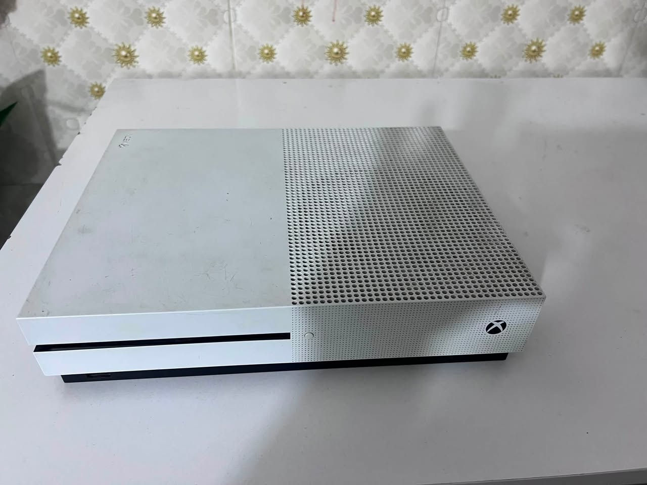 السلام عليكم من رخصة الادمن المحترم
XBOX ONE S 1T

اكس بوكس وان اس 1 تيرا

الجهاز لوك مامفتوح ولا مصلح بعده شركة جهاز حلو ومرتب تفحصه براحتك تجيب واحد خبير بكيفك وياه جوستكين مال سيريس اصليات السودة مصلحة مابيها اي مشاكل والفسفورية القبق مال ظهر ضايع والشفت الفوك مرات يشتغل مرات لا وياهم شاحنة مال بطاريات بس بطارية وحدة اكو الثانية ضايعة كلشي تفحصه براحتك الجهاز يخبل

السعر 225 الف كامل ويا اليدات والبطارية والشاحنة 

مكاني بغداد السيدية توصيل ماكو

***********
