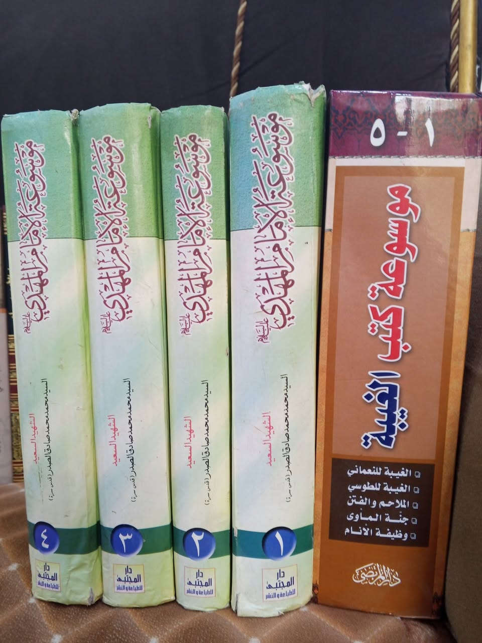 حوالي ١٠٠ كتاب • مجلد وورقي • النجف