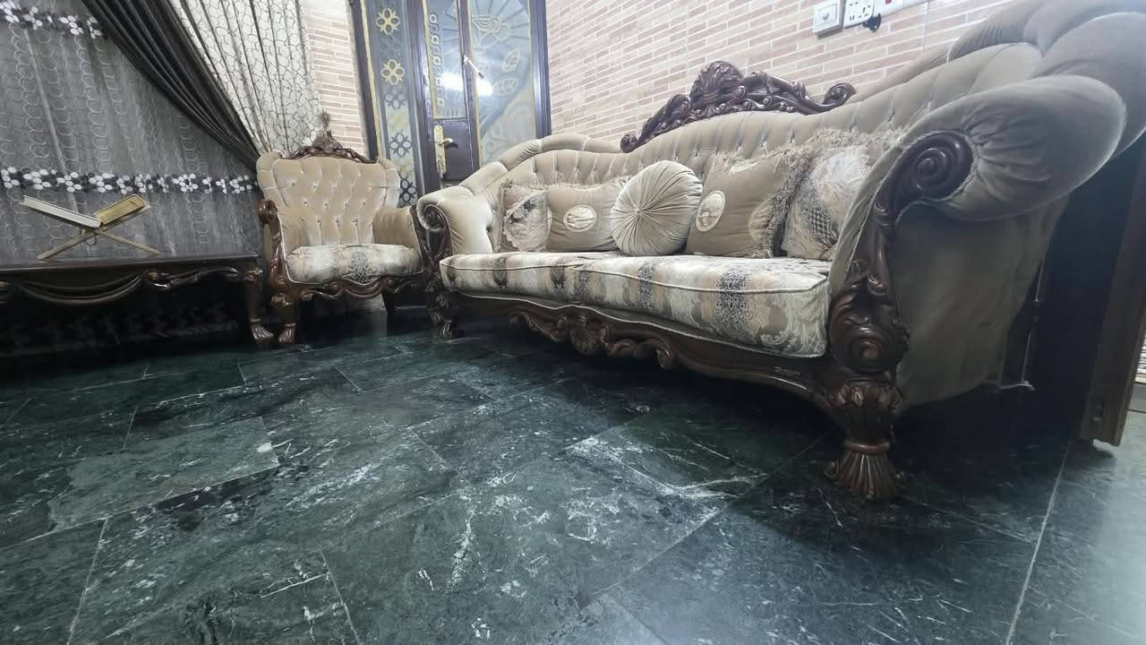 السلام عليكم
تخم تركي ملكي ماركة درجة أولى 
نوع الصبغ صبغ سيارات ضد الماء مع طبلة كبيرة و ٢ طبلة صغيرة 
السعر: مليون ونص
الموقع :بغداد الكريعات الشارع المقابل لمطعم البلام العائلي
قرب ابو رقية النداف
رقم الهاتف :***********
