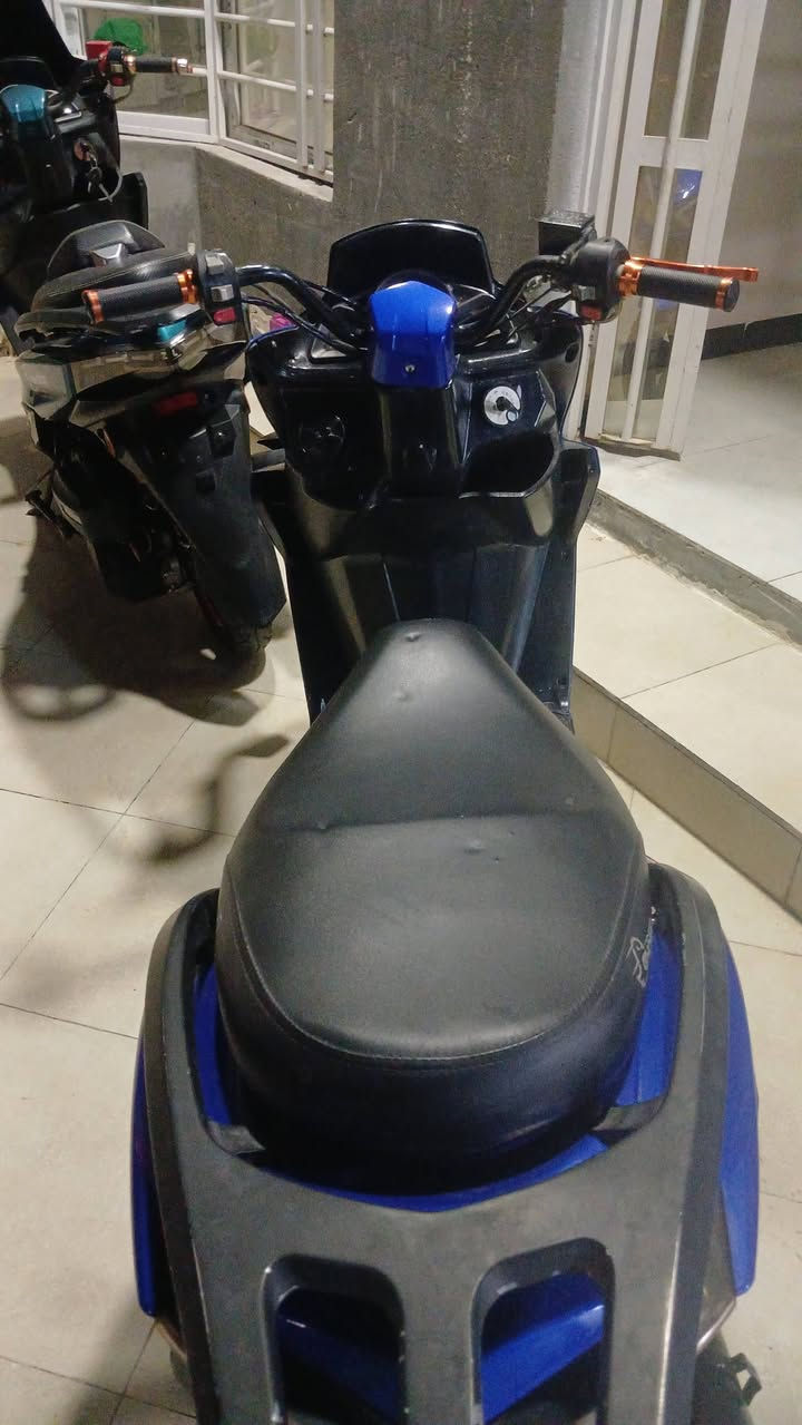 يا الله 
*للبيع دراجة Ghost 150cc موديل 2024*
وموديل 2023*
والأزرق 
- اللون: اخضر مميز (حبري)
- نضافة 95% مثل ما موضح بالصور
- مكينة وكير و كهربائيات شرط
- بريكات دبل دسك قدام وورا
- لايتات زنون و اشاير شغالة
- ويل احمر سبورتي
- مشتغلتها قليلة ونظيفة
- بيها حمالة جنطة خلفية
- يدات و بريكات سبورتي تعديل
الدراجة جاهزة ما ناقصها شي، 
*المكان: الحلة 
للاستفسار خاص.
او اتصال ***********
