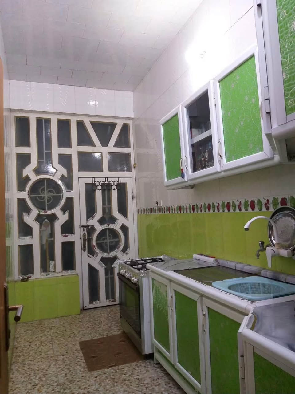 🏠 للبيع بيت 105 متر – طابقين

📍 موقع مميز وقريب جداً من الشارع العام، شارع العلوة مقابل معرض القمر للسيراميك.

🔹 المساحة: 100 متر
🔹 الطابق الأول: جاهز للسكن، يحتوي على:
• استقبال
• صالة
• غرفة نوم
• منور
• صحيات داخلية وخارجية

🔹 الطابق الثاني: هيكل، يحتوي على:
• غرفتين
• صالة
• صحيات

📌 البيت مناسب للسكن والاستثمار، وموقعه ممتاز وقريب من الشارع العام.

📞 للاستفسار ومعرفة السعر والتفاصيل، يرجى التواصل على الرقم ***********
