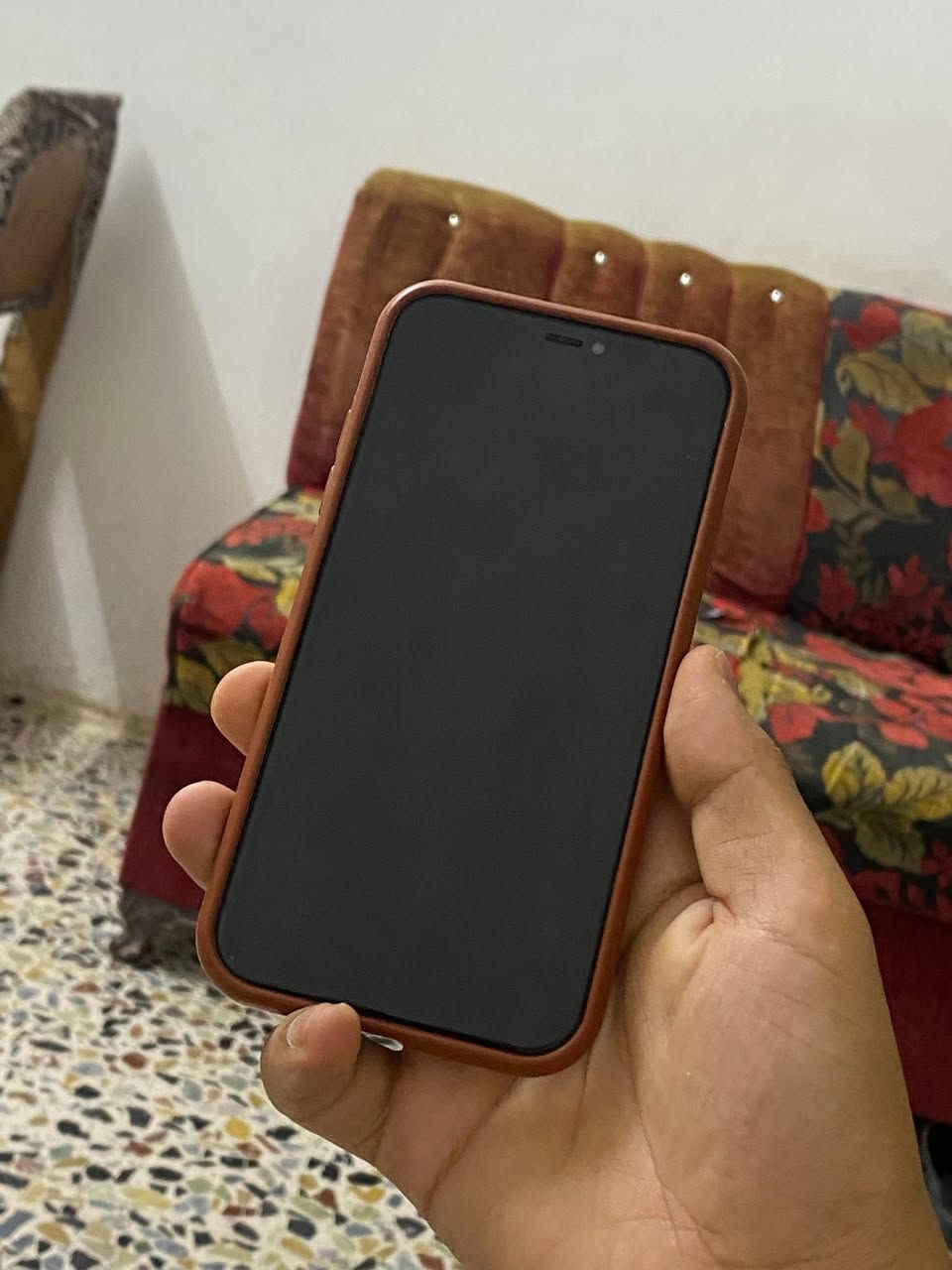 آيفون ١١عادي ذ١٢٨ بطاريه٨٢ جهاز مابيه شي رايده ب١٧٥وبيه مجال مكاني سبع البور رقمي *********** مبدل فقط شاشه جهاز كله شغال
