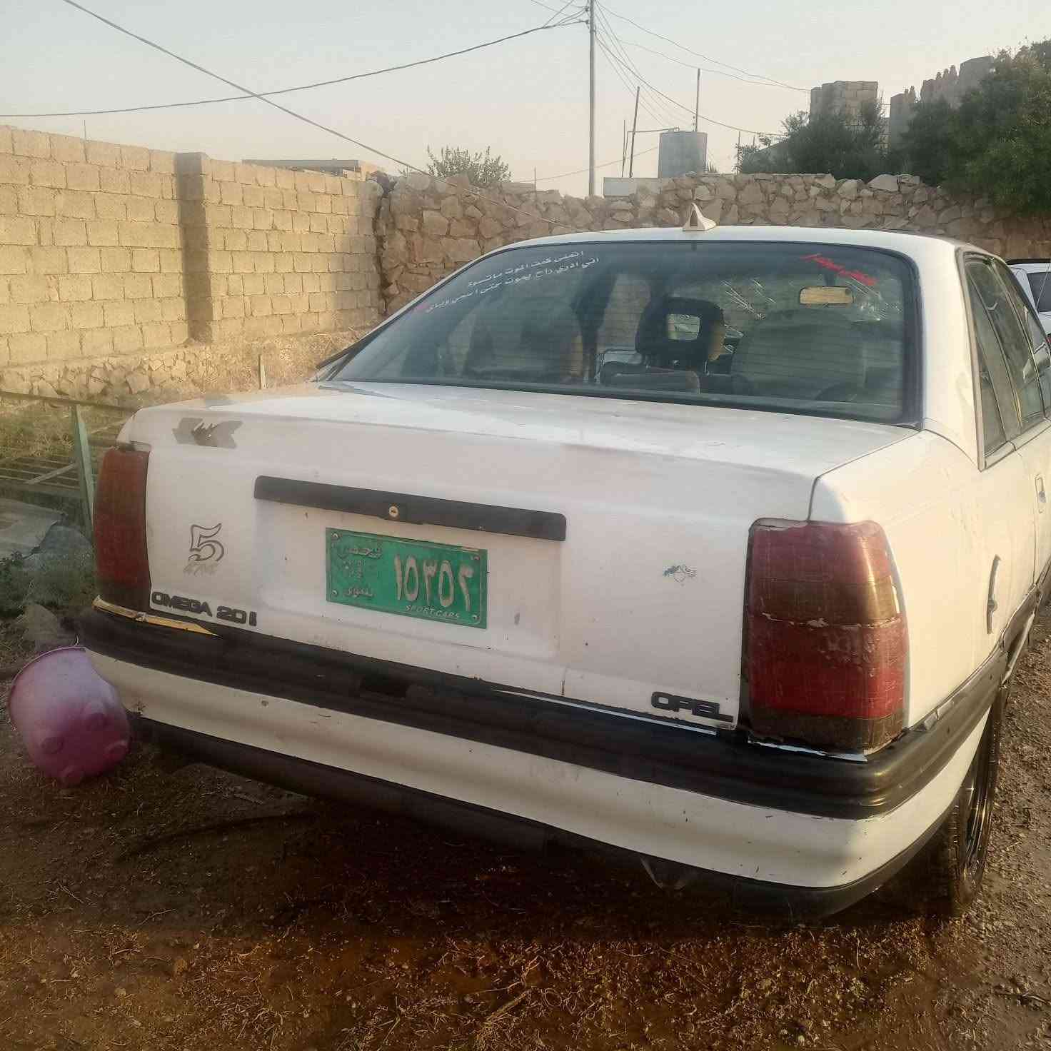 لبيع سيارة اوميكا صندوق الرقم ***********السعر 11ورقه
