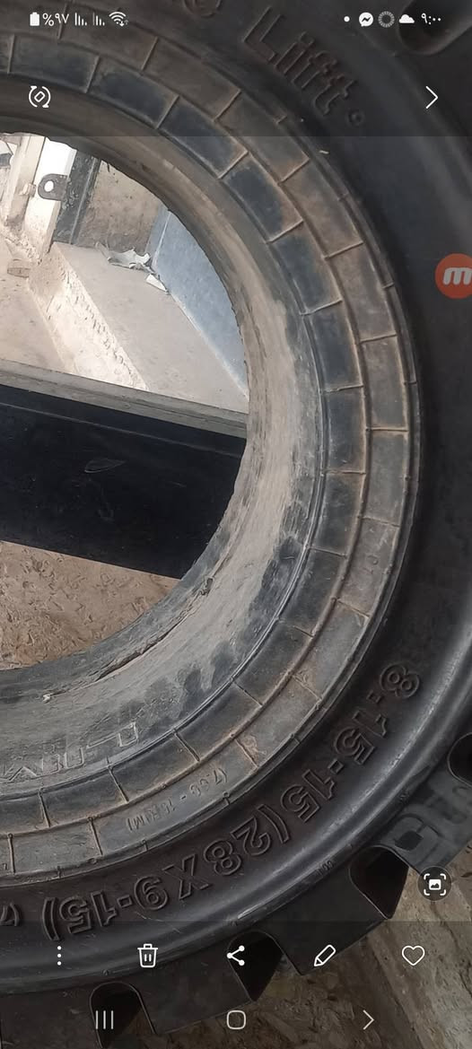سلام عليكم  عندي زوج  تاير اممي ربل صناعه هندي حجم مثل ما موضح بل صورا سعر  خاص ***********
