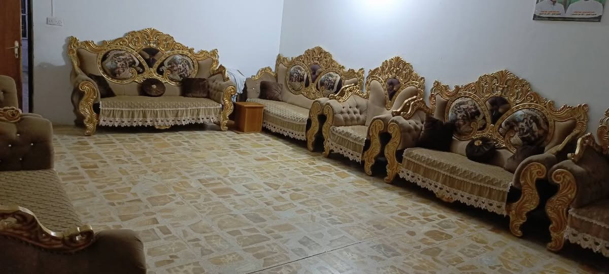 قنفات ملكية للبيع 🛋️✨
قنفات ملكية مرتبة ونظيفة للبيع، مناسبة للبيت والصالون 🌷
💰 السعر: مليون ونص فقط
📍 المكان: الكوفة – حي ميسان

للجادين فقط، والاستفسار والتفاصيل مراسلة خاص 📩
السعر قابل للتفاوض بالمعقول.
التواصل على الرقم /  ***********
