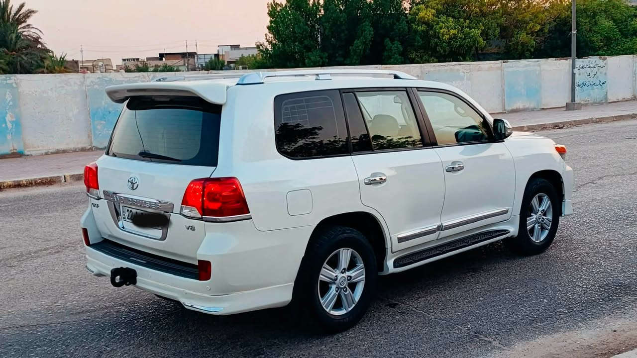 السلام عليكم لاندكروزر موديل 2014 v8 4600
السياره رقم اربيل انكليزي تحويل ثاني يوم مواصفات اللاندكروز معروفه بصمه فتحه مري شفط دشبول ليزري وغيرها هواي ماشيه 238 الف وقابل للزياده السياره نظيفه كشرها مرتب 
بيها دحجات بسيطه ب ٣ مكانات وحده بالبنيد وانصبغ على كدها والثانيه جوه قبغ البانزين بارد وتكحل والثالثه بقبغ الصندوك انصبغ ربع الصندوك بيها 
تبريد جاهز
المكينه مفتوحه 
السعر 353 وبيها مجال 
مكانها النجف الاشرف 
للاستفسار *********** واتساب
