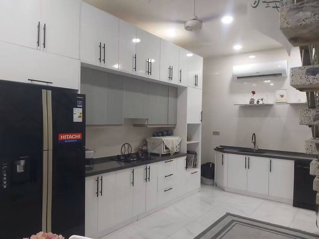 اعلان… .رقم (357)

بيت للبيع مساحه /100متر/بناء درجة أولى رفت ٥٠ سنتمتر.يقع في   حي الفرات المجمع الضباط السكني 
تفاصيل العقار  .
⭐3 غرف نوم🛏️
⭐استقبال 🛋️ 
⭐2صحيات🛁
⭐وبيتونه 6×6ونص 
⭐مطبخ 🫕حار وبارد نظام ايرث للكهرباء مع البيت كاونتر كوارتز طبيعي من شركة ديلوكس في حي الجهاد. 
⭐مجهز بدكتات للمبرده الئ كل البيت 
⭐ثلاثة سبالات واحد 2طن .وعدد 2 طن ونص .
⭐خط مولده وخط أنترنيت.📡
للاستفسار مراسلة الصفحه📬 اوالاتصال علئ الرقم يتوفر وتساب. 
(((***********📞)))
{مكتب الديار للوساطه العقاريه وتعقيب المعاملات وتسهيلها }
((((بأدارة سيد عمار )
