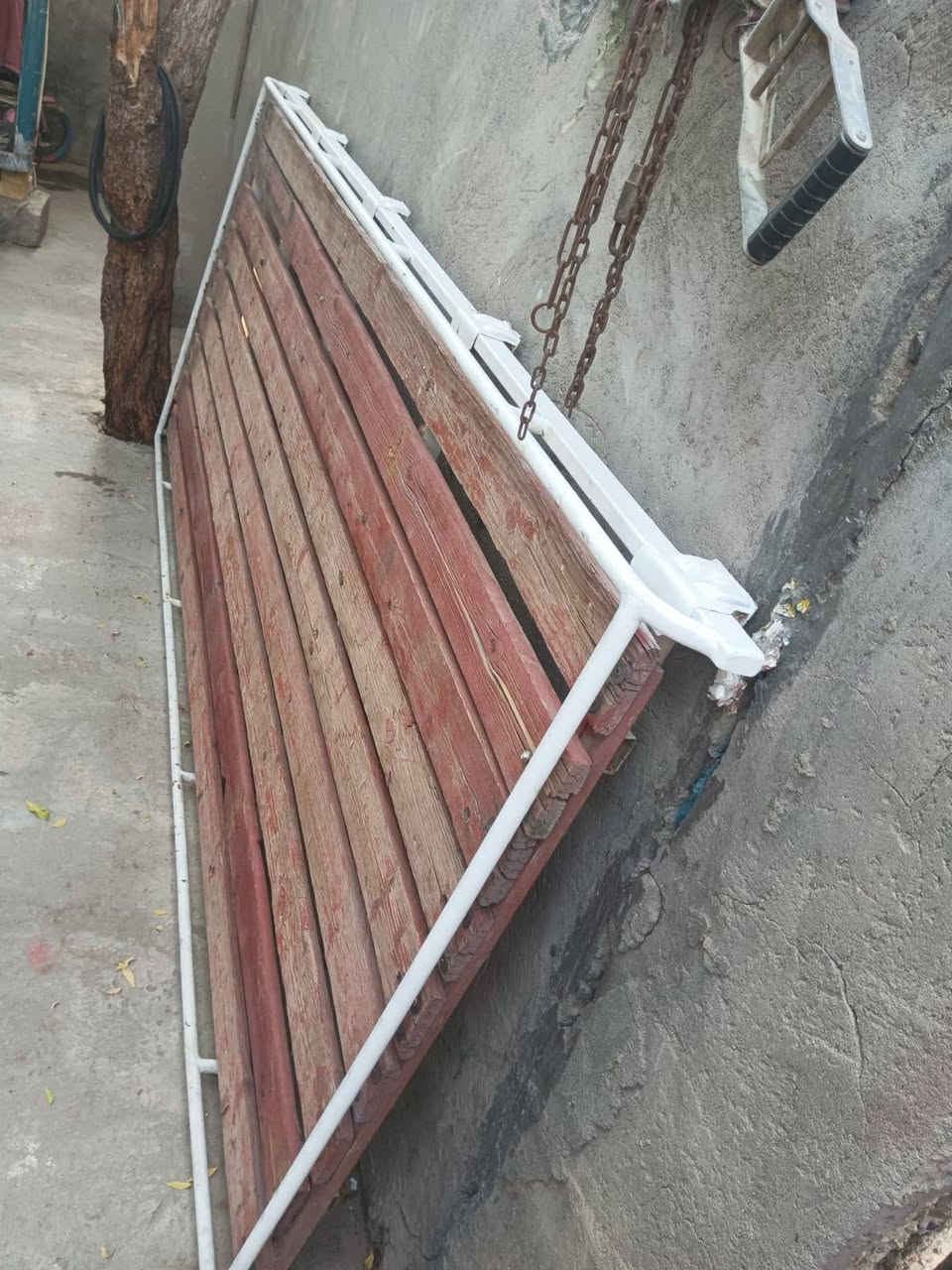 سيبايه تزريف نيسان ناصيه السعر 100 وبيها مجال *********** مكان بغداد

