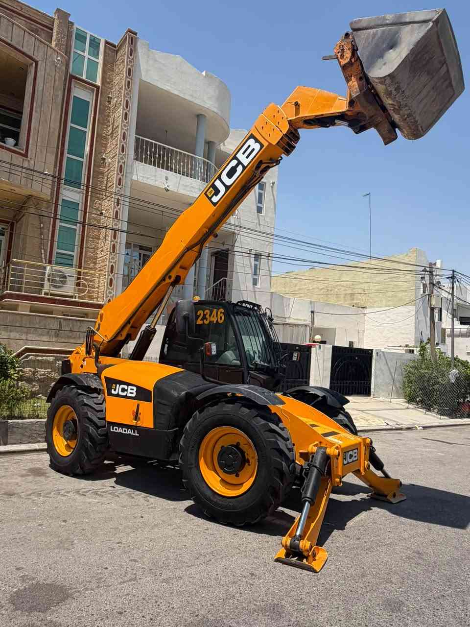 JCB
2010 ره قه م سنه وي اربيل 
تايرات جديد ٢٥ 
***********

نص مكتوب في الصور:
- ***********