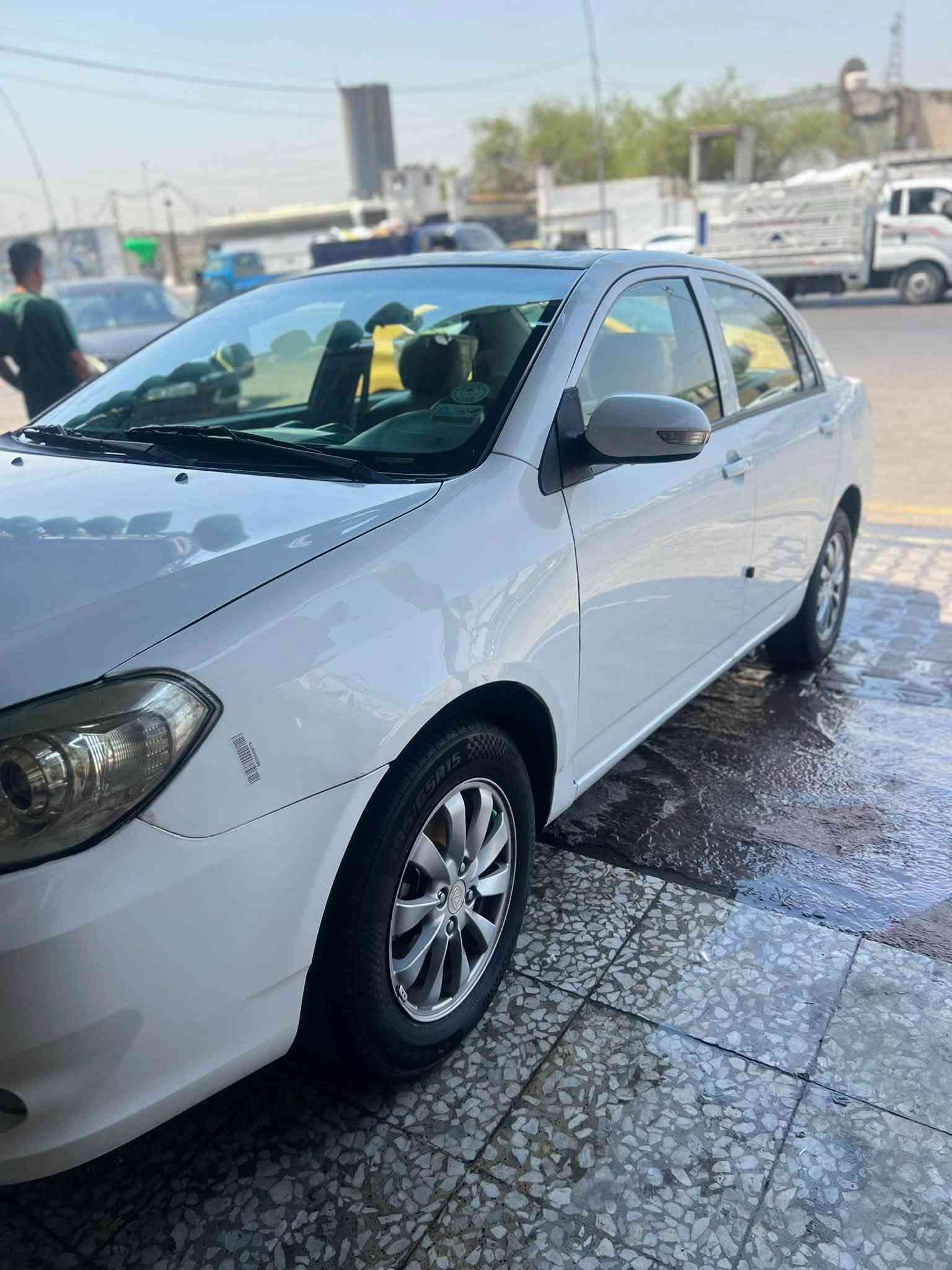 سلام عليكم اخوتي بوايدي جي ٣للبيع سياره كير محرك نضيف جديد تخم تاير ويل جديد تبريد ثلج سياره موديل 13تبريد ثلج فتحه جلد بصمه ويل كب شاشه رقم دولي سنويه مجدده هزه جديده بيها قطعتين كلير وطخه يم بك لايت بسيطه العنوان بغداد المشتل هـ *********** السعر 50
