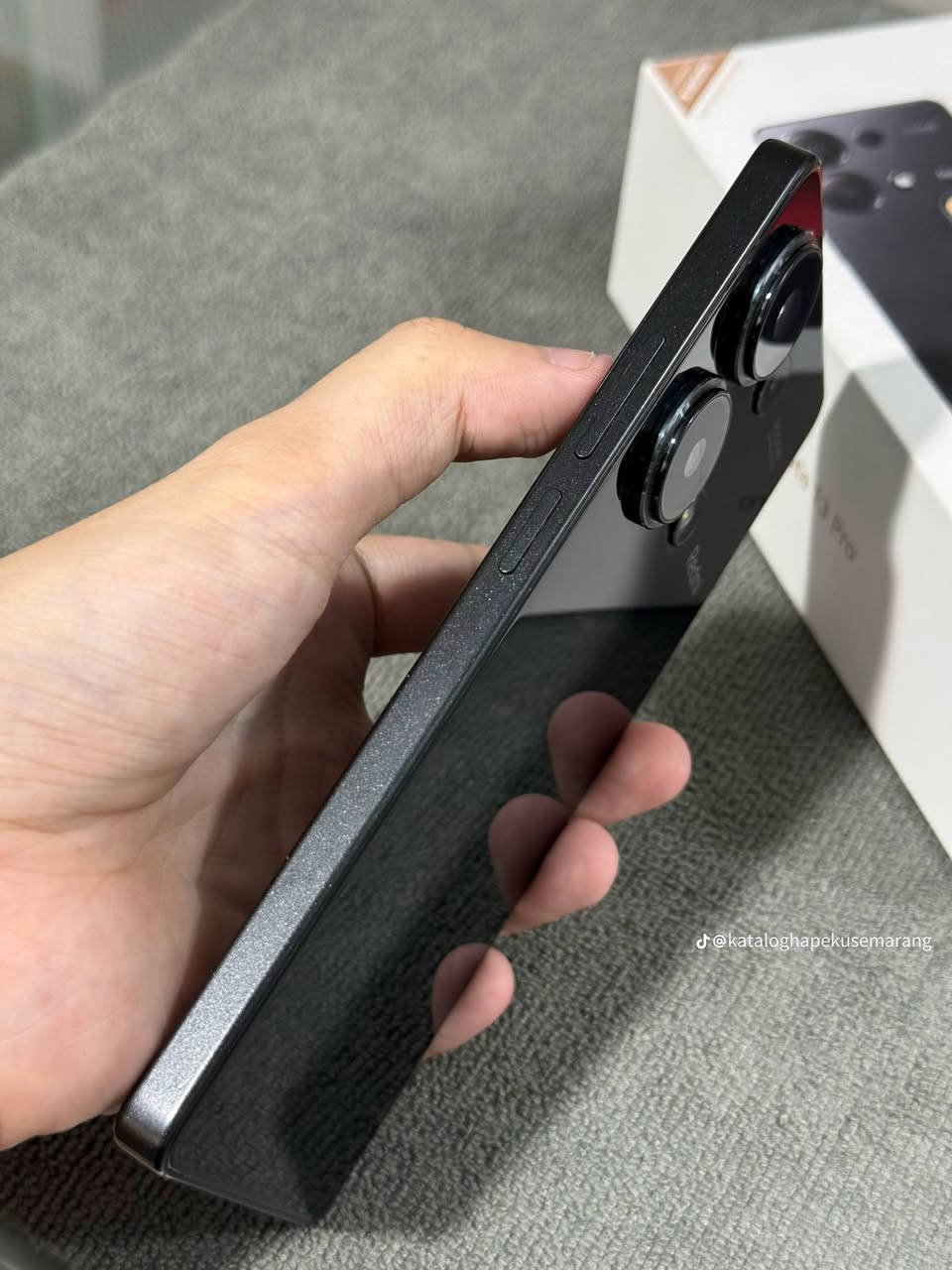 ((بدون كاروتون ومعدات  فقط جهاز)) Redmi Note 13 Pro 4Gاللون: أسود ملكي  Black)المواصفات الأساسية للجهاز:المساحة والتخزين:ذاكره  (512) جيجابايت (مساحة ضخمة جداً تتسع لكل ملفاتك وألعابك).الرام (الذاكرة العشوائية): 12 جيجا رام (أداء سريع جداً وتنقل سلس بين التطبيقات).الكاميرا الأساسية: بدقة 200 ميجابكسل (صور خرافية وتفاصيل واضحة جداً).الشاشة: AMOLED بألوان مشبعة وتردد 120Hz (سلسة جداً باللمس والتصفح).البطارية والشحن: 5000 مللي أمبير مع شاحن خارق سريع جداً بقوة 67 واط.حالة الجهاز والملحقات:النظافة: الجهاز نظيف كتير وبحالة ممتازة (خارجي وداخلي)  السعر (270) وبي مجال   العنوان بابل الحمزه الغربي
الاتصال ***********  متواجد انترنين واتصال
