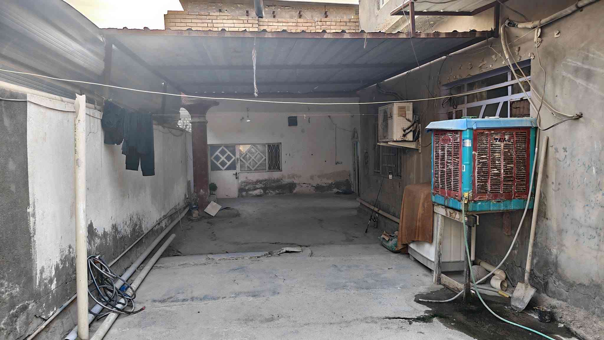 شارع السدة القديم • قطعة ٣٠٠م • بيت طابقين ١٨٠م