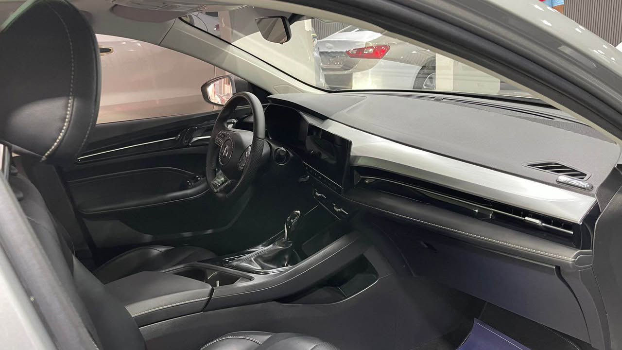 MG5 2025 خليجي فل اوبشن جاهز كامل بدون رقم دخول جديد ماشي 15 الفKM فتحه بصمه مكينه 1500 تيربو 
الضرر بونيد مدكر  جهة يسار امامي بدون شاصي بدون ايرباك وباب السايق صبغ اثر شخوط والسياره مغلفه ببي اف حمايه
الموقع البصره 
السعر 95 
للتواصل /*********** البصرة, العراق
