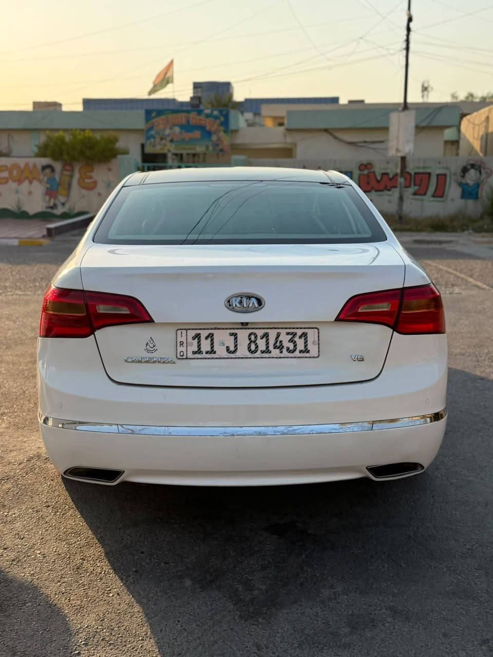 Cadenza 2011 كادنزا خليجي
محرك 3500 6V ,DOHC

فول مواصفات 1/1 عدا البصمه

بانوراما طكتين

مرايا شفط

اشاير بالمرايا

مرايا قلاب

مانع انزلاق 

انارة داخلية بالبوب والدشبول بلادية

ترحيب عند الاقتراب

بردة خلفية كهربائية بلادية

خزن ميموري وضعيتين كشن ومرايا جانبية وستيرن

كاميرا خلفية شاشة بالمراية

كشانة كهرباء 

ماشية 130km

گير ومكينة مكفولات  لا تنقيص لا تبخير 

كير مكينة صدر تخم تاير كله جديد مابيها اي نقص رقم بغداد الإنكليزي الجديد بسمي سنويه جديده العنوان بغداد الإتصال على الرقم ***********
