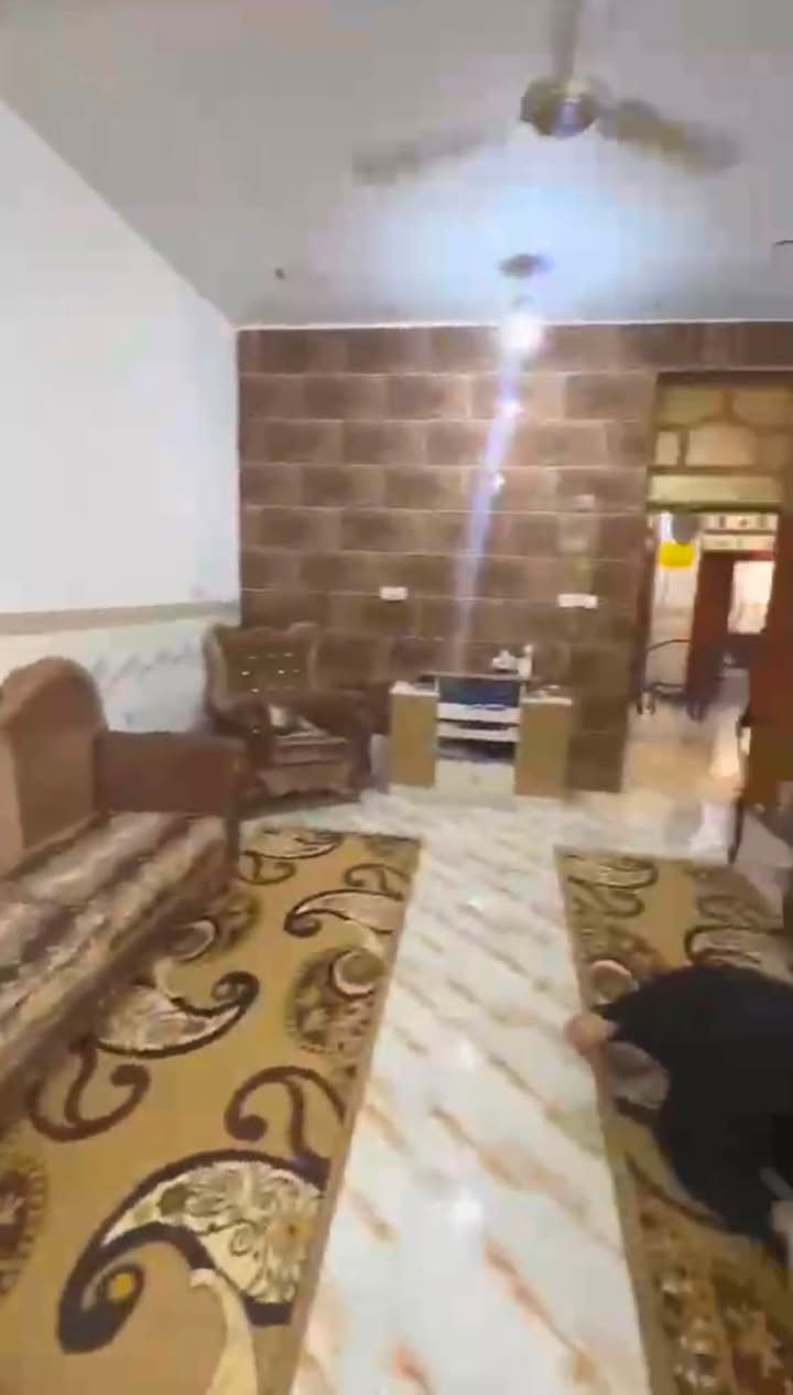 🏛 يعلن مكتب صباح الزاملي للعقار 🏛

♦️للبيع دار سكن في واسط الخاجية ♦️

طابق واحد غرفتين نوم وهول ومطبخ وستقبال وصحيات داخليه وخارجيه وستاره وهول كبير

♦️مساحه 200 م
♦️وجه 10 م
♦️النزال 20 م
♦️موقع مميز قرب مدرسة النوافل
♦️الدار مصفر معاملتة واصله للتقيم عل قرار 20
♦️السعر 115 وقابل للتفاوض

------------------------
#لـــمـــزيـــد مـــن الــــعـــروض يـــرجـــى الاعـــجـــاب بالـــصـــفـــحـــة لـــيـــصـــلـــك كـــل جـــديـــد&
======================
#لـــمـــن يـــرغـــب فـــي عـــرض عـــقـــاره لـــلـــبـــيـــع فــي الـــبــيــج يـــرجـــى الــتــواصــل مــعــنــا ع الــخــاص 

#عنوان
#المـــكـــتـــب
الطشاش قرب جامع الإمام الحسن العسكري 
🏛 مكتب صباح الزاملي للعقار 🏛
------------------------------------------
لـــلاســــتـــفـــســـار الاتـــصـــال عـــلـــى :
📱📱📲📲
***********
