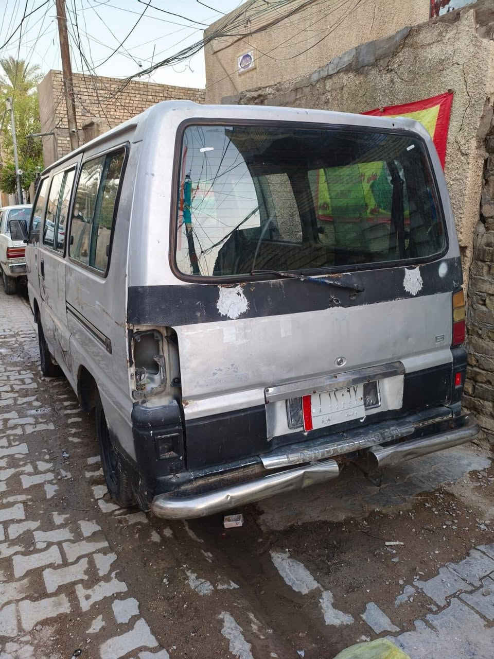 متسيوبوشي باص موديل 91 للبيع سيارة أمن تأير وباتريك جدد بس مكينته كايمه كير عادي والكشر كدامكم ورقم واسط وراعيه موجود هئيه 800الف ع المشتري السعر 15 الاتصال برقم ***********
