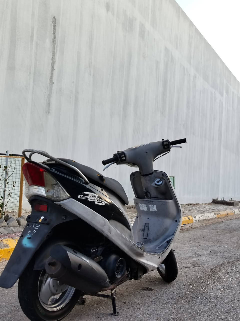 السلام عليكم دراجه ماكس للبيع
الدراجه نضيفه شوفت عينك كفاله مامفتوع بيه برغي كلشي بيه بلادي وين مايعجبك افحص السعر 950 وبيها مجال بسيط  ***********
