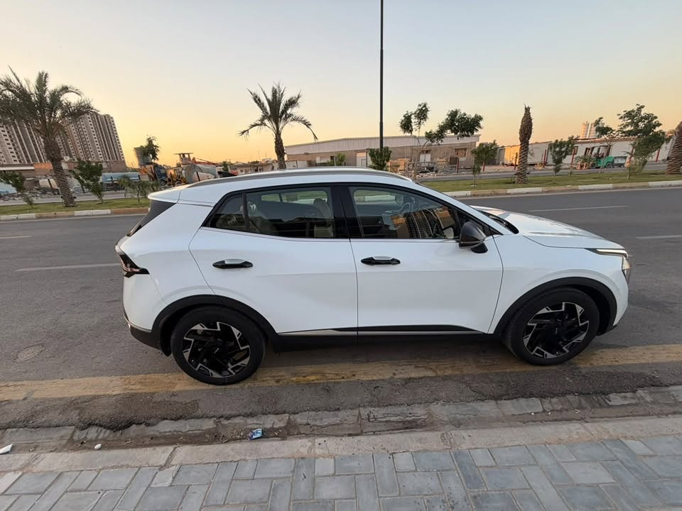 Kia Sportage 2025 – خليجي S

* موديل 2025
* خليجي
* فئة S
* محرك 2.0
* كير أوتوماتيك AT
* دفع أمامي
* لون أبيض
* داخلية بيج وأسود
* مقاعد قماش
* شاشة وسطية مع Apple CarPlay / Android Auto
* تحكم بالمقود + تحكم بالصوت والمكالمات
* تشغيل بصمة/زر Push Start
* فرامل يد إلكترونية EPB
* Auto Hold
* مثبت سرعة
* تحكم كامل بالنوافذ والمرايا كهربائياً
* مكيف أوتوماتيك
* وضعيات قيادة متعددة
* جنوط ألمنيوم سبورت
* حساسات أمامية وخلفية
* كاميرا خلفية
* إضاءة LED
* مرايا كهربائية
* Roof Rails
* تصميم Sportage الجديد  
* ⁠للأستفسار ***********@@@@@
