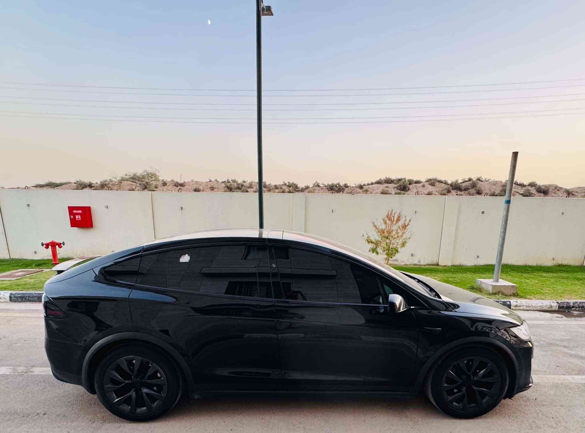 تسلا موديل X Long Range موديل 2023
حادث دعاميه قبق جنطه بدون ايرباك 
المحرك: كهربائي بالكامل⚡️
Dual motor
بطارية كبيرة
تمشي بالشحنه 600km
بدون ايرباك 
‎شاشة متحركه
وارد امريكي 
670 حصان
‎المواصفات:
(Soft Closing) أبواب شفط
5 ركاب
كروز كونترول ذكي
ستيرن تدفئة كهربائي
كراسي كهربائية مع ذاكرة وتدفئة
(Navigation) نظام ملاحة
باب شنطة كهربائي
Home Link نظام
ساوند سيستم فاخر
كاميرا رجوع
(Brake Assist) نظام مساعد الفرامل
نظام الثبات الإلكتروني
تحكم أوتوماتيكي بالإضاءة العالية
(Keyless Entry / GO) دخول وتشغيل بدون مفتاح
أضوية LED أمامية
(Dynamic Steering) توجيه ديناميكي
كبح طارئ أوتوماتيكي
نظام تحذير من التصادم
مراقبة النقطة العمياء
تحذير مغادرة المسار
تنبيه حركة المرور الخلفية
كاميرات محيطية 360 درجة
حساسات محيطية 360 درجة
نظام مساعد الاصطفاف
نظام ترفيهي داخلي
بلوتوث و AUX
والمزيد من المميزات الحديثة
مكان السيارة : الكراده 
رقم التواصل : ***********
