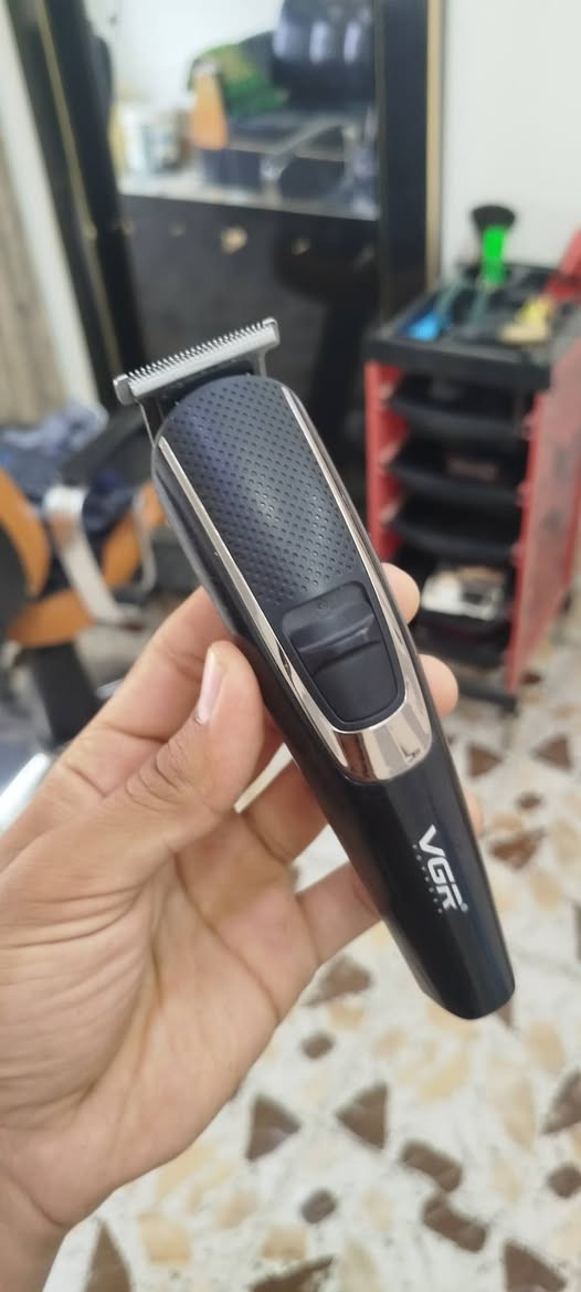 السلام عليكم.. 
شباب مكاين للبيع. 
مكينه Kemei تدريج اخت الجديده. 
ما مستعمله هواي وغراضهة كلهة كامله. 
سعرهة.. 20الف 
ومكينه صفر VGR هم اخت الجديده. 
 ما مستعمله هواي وهم غراضهة كامله. 
سعرهة 15الف 
يعني ثنينهن ب35وبيه مجال 
.. المكان بغداد ابو غريب حي الشهداء.. 
الرقم‏‪***********‬‏
