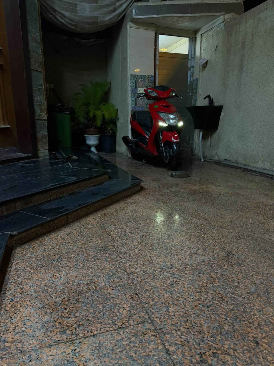 سلام عليكم عندي سكنس البيع درجه حلونضيفه سعر مليون قفل مكان بغداد الشعب سريدات  رقم ***********

