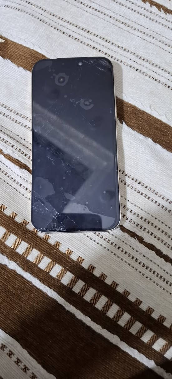 ايفون ١٦ برو ماكس مكسور بي شاشا وضهر والعدسه الاول وحده هم مكسوره ذاكره 256 ابيعلك بس شاصي وبطاريه  190الف قفل بغداد المشتل رقم الهاتف ***********
