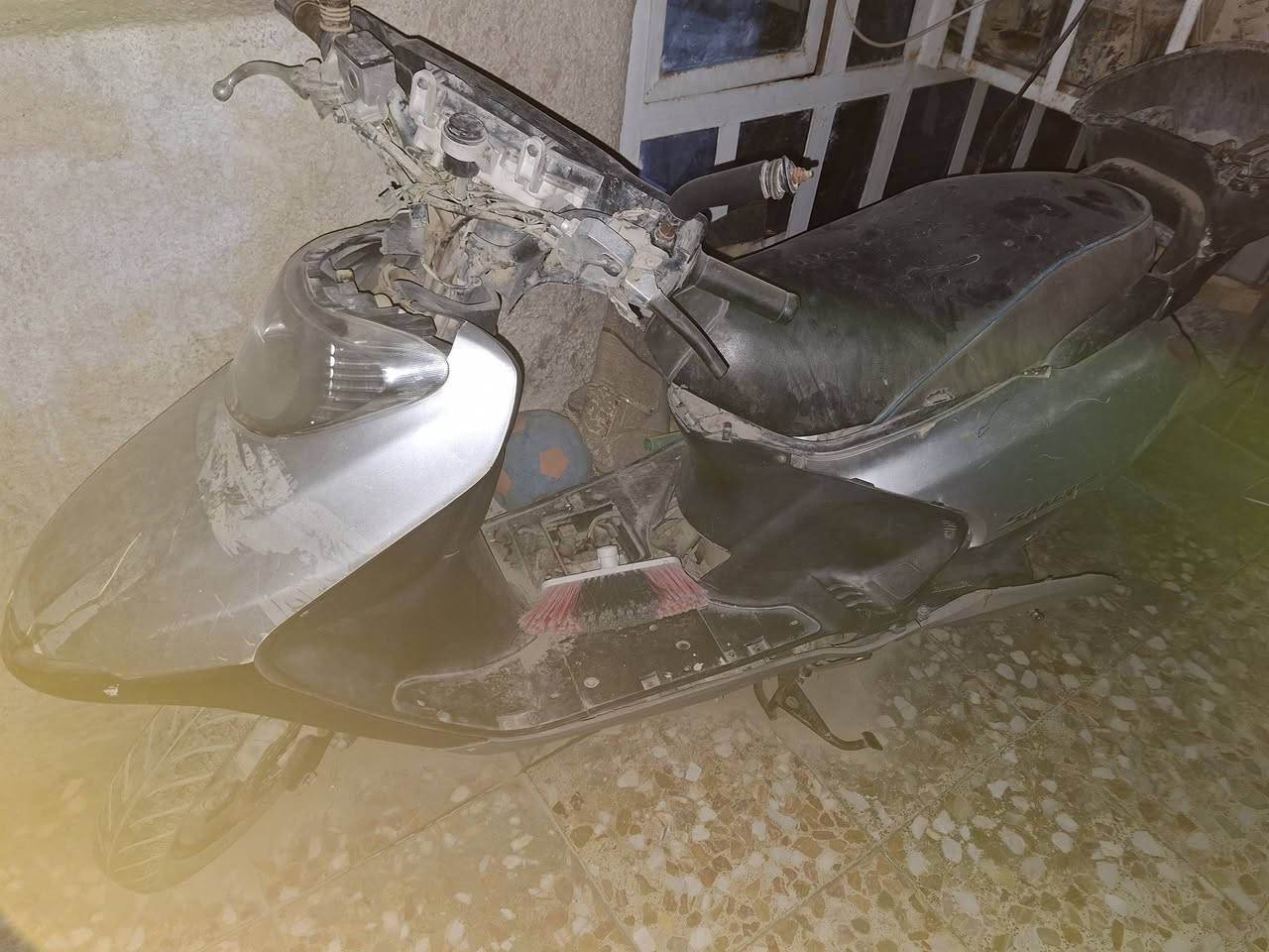 السلام عليكم عندي درجة سبيسي ياباني البيع في بغداد المعالف متروكه تم تجفيت المحرك تم تركها. السعر ٢٥٠الف رقم الهاتف ***********
