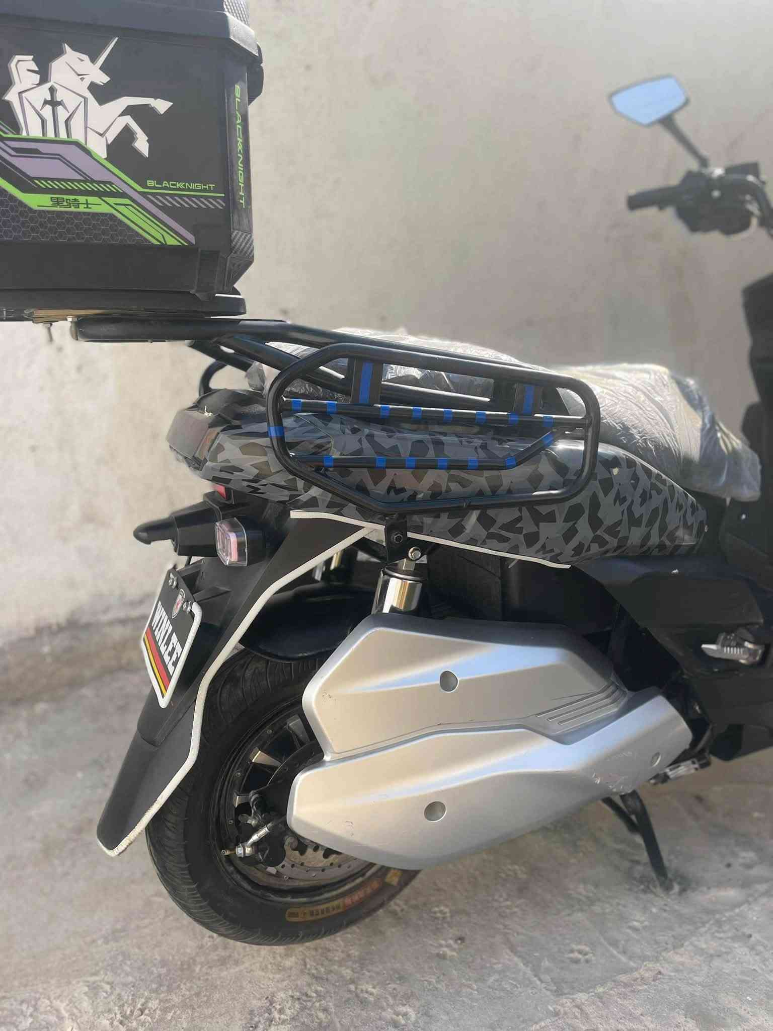 السلام عليكم دراجه شحن للبيع نوع اباتشي جبلي همر موديل 26 فول مواصفات شاشه ايبادلايت عالي ناصي دبل اشاره رباعي
بركات هيدروليك دبلات امامي خلفي تايرات جوبلس
جبلي 6 باتري مسطره 82فولت ملف 3500 واط 
تحمل وزن ثقيل ما يقارب 200 كيلو جنطه كبيره 
بك لايت درع امامي خلفي استاند جانبي وتعليك استاند 
موبايل مدخل ويسبي جوزه اطفي اتشخل سيبايه 
خلفيه نضام باركنك الدراجه عل فحص الرجوع إلى الخلف 
نضام تثبيت سرعه   سرعتها 99 
حقيقي 75 تمشي من 60 إلى 70 كيلو متر حقيقي
اي نقص مابيها كلوبات نشرات بلوتوث شاحنه اصليه
الدراجه جديده مري اثنين دواسه جكمجه كبيره خيرمن الله 
الدراجه جديده ونضيفه بصمه اسويج قفل سكان
السعر 975 وبيها مجال حك جيتك المكان بغداد البياع 
الرقم للتصال*********** يوجد واتساب. عبدالله
الرقم الثاني فقط واتساب الخط مخلق ***********

ملا حضه   الدراجه جديده وماشيه قليل جداً والباتريات جدد
