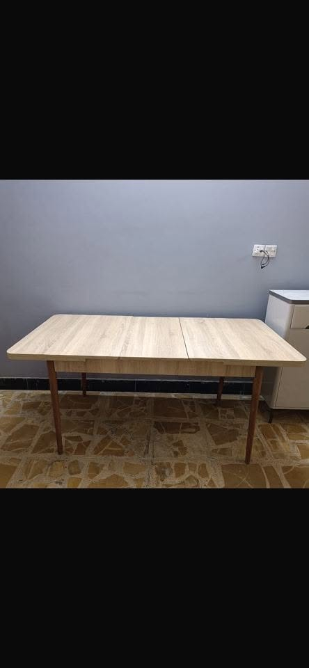 ميز للبيع
سعر الواحد 35
نضيفات جدا 
المكان السيديه 
للتواصل ***********
