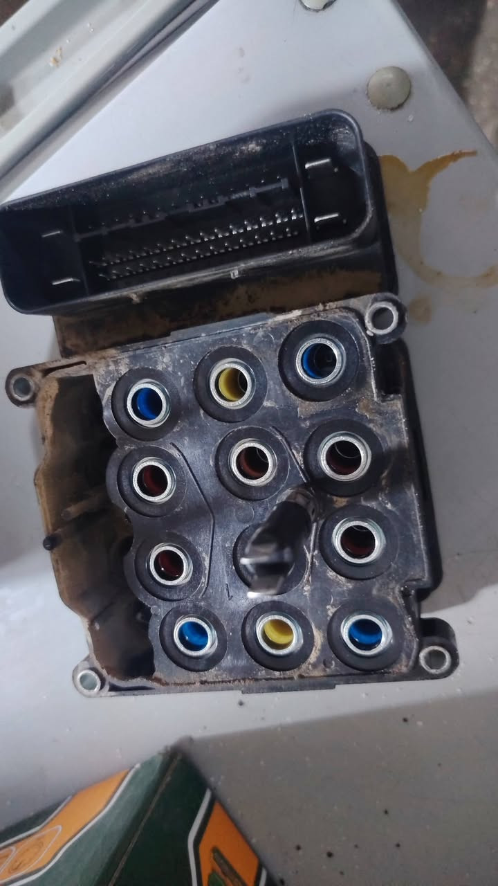 🔧 استبدال منظومة ABS ومعالجة انغلاق المكابح الخلفية 🚗

تم بحمد الله إنجاز العمل بالكامل ✅

🛠️ استبدال منظومة ABS
🛠️ معالجة مشكلة انغلاق المكابح الخلفية
🛠️ غسل وتنظيف منظومة البريك بالكامل
🛠️ استبدال سائل الفرامل DOT 3
🛠️ فحص المنظومة والتأكد من عملها بصورة صحيحة

🔹 شنو هو الـ ABS؟
نظام ABS (Anti-lock Braking System) هو نظام يمنع انغلاق العجلات أثناء الفرملة القوية، ويساعد السائق على الحفاظ على السيطرة على السيارة وتوجيهها بشكل أفضل أثناء التوقف المفاجئ.

✅ شغل وفحص بدقة
✅ استخدام سائل فرامل مناسب
✅ معالجة السبب وليس فقط إطفاء لمبة العطل

📍 ورشة أنور سوزوكي وإكونوكس
كربلاء المقدسة – الحي الصناعي – الأبلوك الثاني – شارع السايدين – سايد الدخول
📞 ***********
📞 ***********
