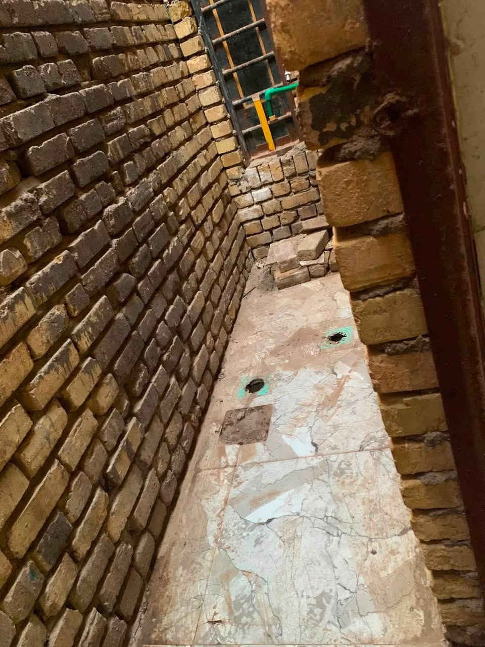 مشتملات طابو صرف عدد اثنين واحد امامي والثاني خلفي للبيع في منطقة الحي العسكري قرب ساحة الكرامة 
 كل مشتمل يحتوي على غرفتين نوم + مطبخ + صالة + مجمع حمامات 
السعر 160 مليون وبيه مجال 
للتواصل مع صاحب العقار :***********

