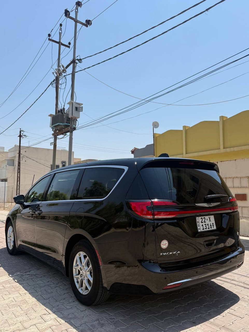 سلام عليكم 
للبيع او مراوس حسب قناعة 

Chrysler pacifica touring L 2024 v6

كرايسلر باسفيكا تورنك ال ٢٠٢٤ 
سيارة عائلية 7راكب فول سياحي vip 
رقم اربيل بسمي شرط تحويل وكاله + دفتر خروجية 
ماشي 44 الف كم فقط وقابل للزيادة 
محرك V6 سعة 3.6 لتر Pentastar
قوة 287 حصان
عزم 355 نيوتن متر
كير أوتوماتيك 9 سرعات
دفع أمامي FWD
خزان وقود 72 لتر تقريباً
صرفية وقود:
مدينة: 19 MPG
طريق سريع: 28 MPG
معدل: 22 MPG 
✅ أبواب جانبية كهربائية منزلقة
✅ باب خلفي كهربائي
✅ تشغيل عن بعد Remote Start
✅ دخول ذكي Keyless Entry
✅ تشغيل زر Start/Stop
✅ شاشة Uconnect 5 قياس 10.1 إنج
✅ Apple CarPlay
✅ Android Auto
✅ Bluetooth
✅ أوامر صوتية
✅ تحديثات OTA
✅ شاشة معلومات رقمية للسائق
✅ منفذي USB أماميين وخلفيين
✅ تكييف أوتوماتيك ثنائي المناطق
✅ تكييف خلفي مستقل
✅ مقاعد أمامية مدفأة
✅ مقعد السائق كهربائي 12 اتجاه
✅ دعم قطني كهربائي للسائق
✅ مقود مدفأ ومكسو بالجلد
✅ ستائر تخزين كثيرة داخل السيارة
الصف الثاني يختفي بالكامل بالأرضية.
الصف الثالث يختفي بالكامل بالأرضية.
تتحول السيارة تقريباً إلى فان شحن خلال دقائق.
ملاحظة /ضرر جامرلغ بونيت باب سايق فقط صبغ شرط بدون دواخل 
مكان سيارة كركوك للاستفسار ***********
✅ Adaptive Cruise Control
✅ Lane Keep Assist
✅ Lane Departure Warning
✅ Blind Spot Monitoring
✅ Rear Cross Traffic Alert
✅ Forward Collision Warning
✅ Automatic Emergency Braking
✅ Rear Parking Sensors
✅ كاميرا خلفية ParkView
✅ Hill Hold Assist كركوك, العراق

