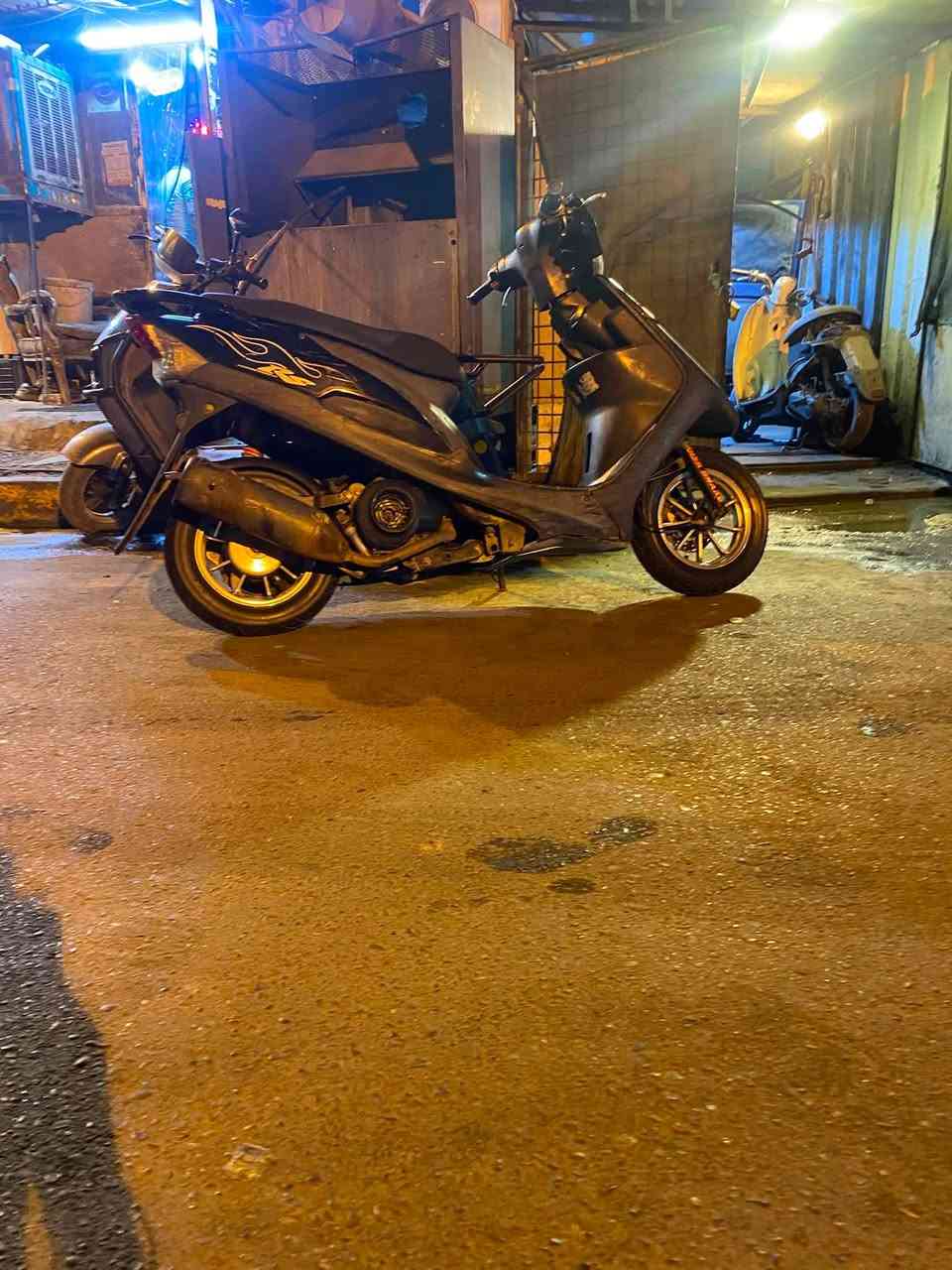 سلام عليكم ماكس عدله رمبه مامفتوحه سعر 750 وبيها مجال عنوان كراده شارع النضال رقم موبايل***********
