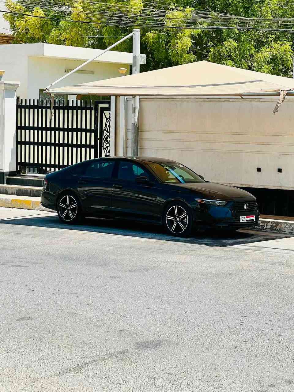 هوندا أكورد سبورت L هايبرد 2025 للبيع فول مواصفات
اللون: أسود بلاك توب الفئة: Sport L Hybrid 
الممشى : 9 الاف ميل 
المحرك 2000 تنفس طبيعي 

المواصفات:
• قطعتين تبريد
• كشنات جلد
• تشغيل بصمة
• تشغيل عن بعد
• أبواب بصمة
• فتحة سقف
• شاشة كبيرة
• كاميرا خلفية
• رادار أمامي
• مثبت سرعة ذكي
• نظام المحافظة على المسار
• تحذير مغادرة المسار
• مانع اصطدام أمامي
• تحكم بالستيرن
• شاحن لاسلكي
• Apple CarPlay و Android Auto
• مقاعد رياضية
• جنوط رياضية
• حساسات أمامية 
• نظام توفير الوقود ECO

حالة السيارة : شبه جديدة لا تحتاج أي مصروف ربع بنيد صبغ فقط بدون أي دواخل الفحص بأي مكان

البيع نقداً فقط بدون مراوس أو تبديل
السعر 200 ورقة 
للتواصل: ***********
