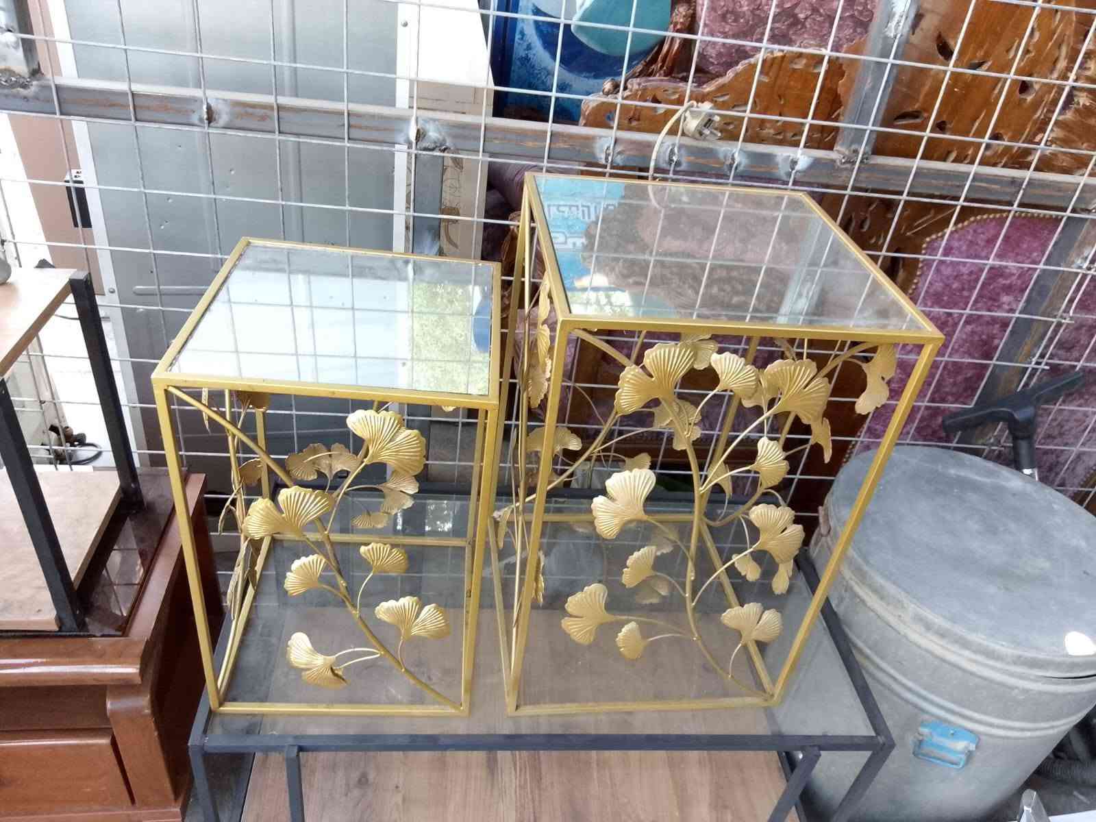 عارضه براد سعره 250 بيه مجال 
مكاتب صاج سعر الوحده 75 بيه مجال 
مدخل مصري 250 بي مجال 
طبلات 25
ميز صغير 25
كاونتر سنك وملحق 75 بي مجال 
مكان شارع فلسطين ***********
