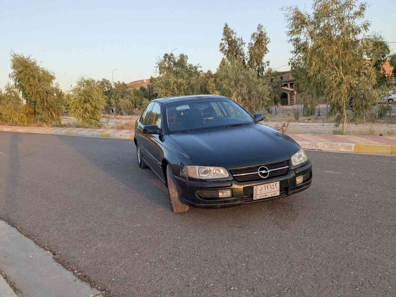 السلام عليكم 
مستعجل على البيع 
اوبل اوميكا بزون موديل 1994
لون زيتوني غامق  
محرك 20 فل قبغ اسود المرغوب 
كير عادي تبريد ثلج ❄️ بيها مكانات صبغ اثر تقحيل بدون ضربة  
الموصفات :
كامرة خلفية مكان البلادي مثل ما موضح بلصورة 
مرايه كهرباء وهيتر 
كشن كهرباء السايق فقط 
رقم نينوى اني الشرعي تحويل مباشر سنويه 28 تنتهي السعر 43$ ورقة وبيها مجال قليل الاستفسار 
‏‪***********‬‏
*********** 
مكان السيارة موصل حي التحرير
