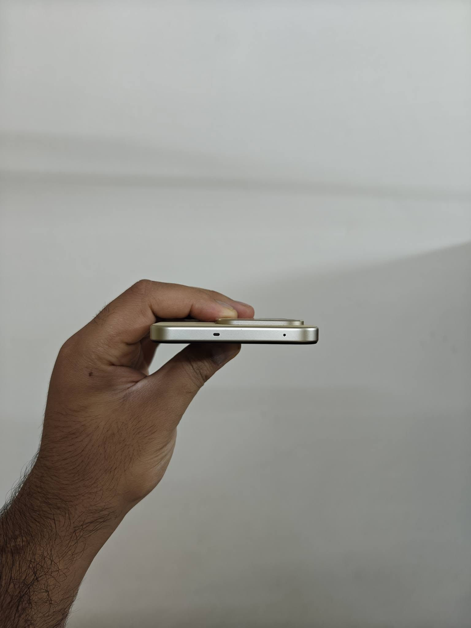 السلام عليكم ريلمي 16 برو 5G ذاكرة 512 رام 8 مكفول 
كامل ملحقات استخدام قرابة الشهرين عدد دورات الشحن 51 حسب ما يضهر ببرنامج device info معالج دايمنستي 7300 ماكس تردد الشاشة 144 هرتز امولد بطارية 7000mah سرعة الشحن 80w كاميرا 200ميكابكسل و الامامية 50 دبل شريحة و ايسيم معيار ip69 للماء و الغبار يشغل ببجي 90 فريم ضهر جلد الجهاز موجه بصورة رئيسية للتصوير و الاستخدام اليومي الطويل 
السعر 495 الف 
*********** خاص او واتساب
