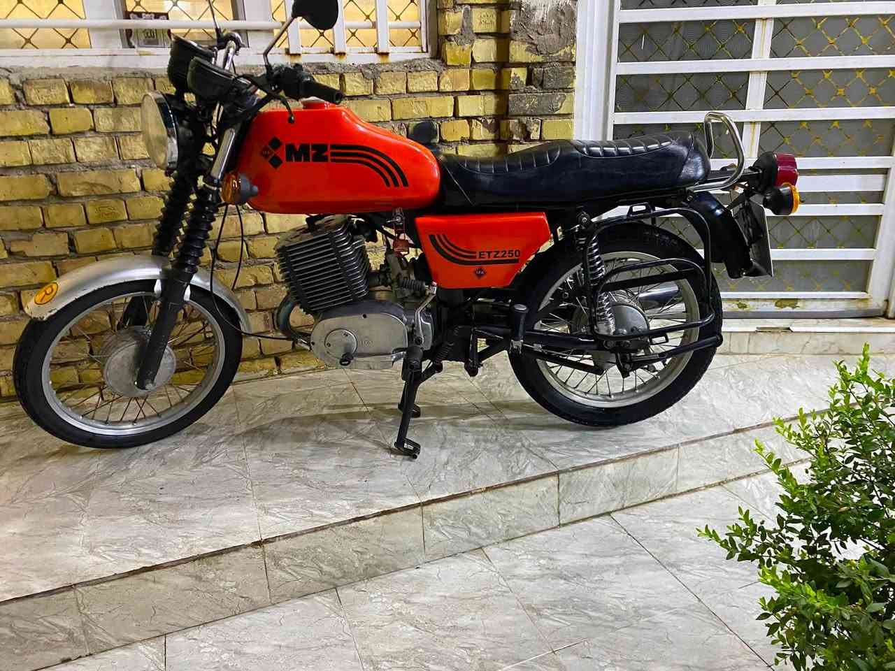 MZ/82
للبيع دراجه خير الله بدون بدون  كصه ٤كهربايات كله شغاله ماكنيت قنبوره كابرتر بصمه الماني  دراجه برغي ماعوزهً مكاني كوت  رقمي ***********
لحيم بس بل خشم باقي كله مكفول
