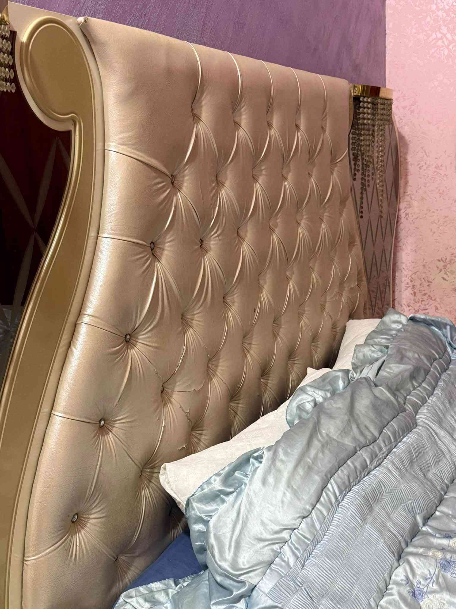 سلام عليكم غرفه نوم كامله حته مندر وياها ***********عنواني قرنه شرش صويلح
