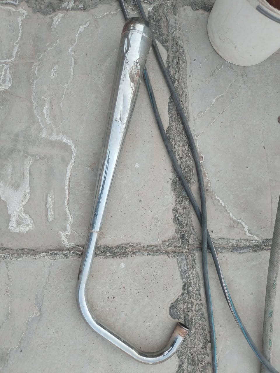 صالنصه كاتم للبيع نضيفه بس بيها رصعات ما ماثره سعر ٢٠ وبيها مجال
او مراوس برياضي هم يرهم مكاني سامراء للاستفسار ***********
