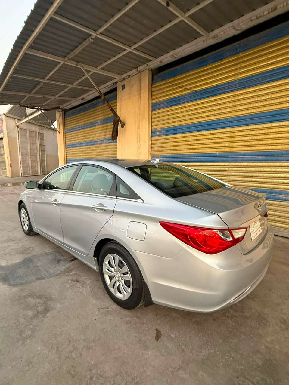 السلام عليكم سوناتا موديل 2012 أمريكي ماشيه 133 ميل حقيقي محرك 2400  رقم  بغداد باسمي السياره جاهزه من  حداديه وكير ومحرك وتخم تاير وتبريد ثلج جديد وعليهة حمام وبولش وبدون اي نقص السياره جديده ب معنى الكلمه وجاهز على اخر شي  السياره حادثهة جاملغات خلفيه وهنا نصبغ باب خلف سايق فقط وسياره جدا نضيفه  

مكان السياره بغداد حي العدل 
السعر 110 وبيهة مجال لشراي 
***********
