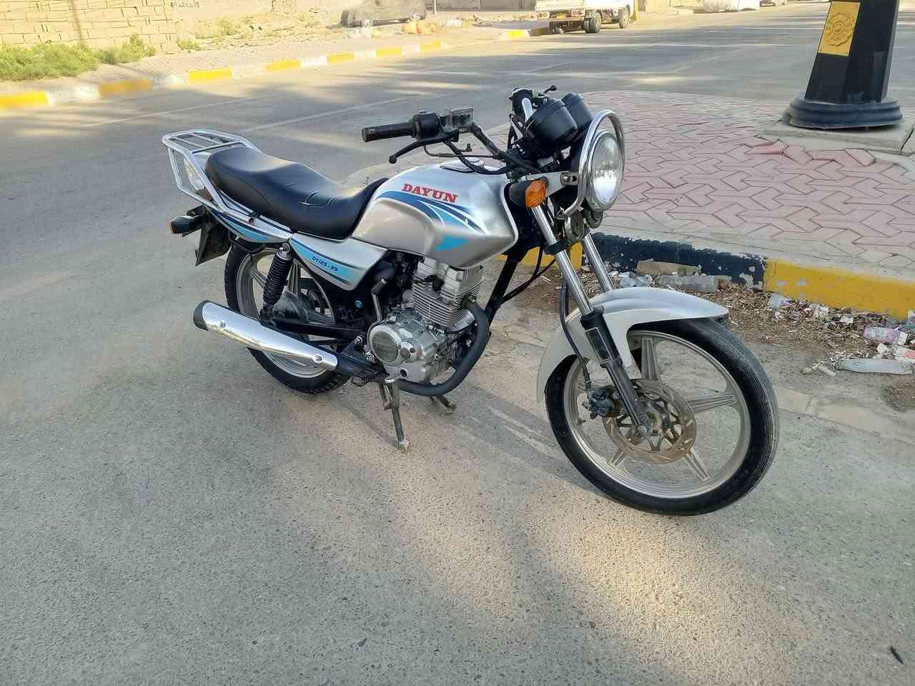السلام عليكم دراجه للبيع موديل 2021 بس ضايعه اوراخه دراجه مقفوله كفاله عامه سعر 650 وبيها مجال مكاني كربلاء طويريج‏‪***********‬‏
