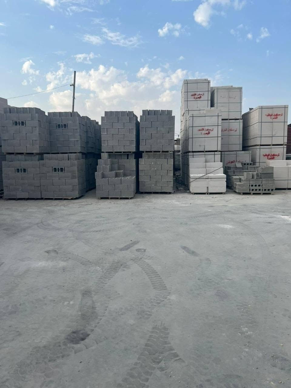 ثرمستون الحوشان           315
ثرمستون بلد سلام               315
ثرمستون الوطنيه             340
طابوك الضحه                 175
طابوك لاحمر                310
طابوك الراشد               195
طابوك لامير                 205
البلوك صناعيه.             700
البلوك  جويبده            600
‐-------------------
السمنت بأنواعه معأ المواد الاصق 
المبروكه مقاوم            107 واصل
المبروكه عادي              103واصل
الفالكون مقاوم           107واصل 
الفالكون عادي              103واصل
--------------------
الماده مالج ثرمستون   جيس 7     ضمان  25 سنه 
ماده كويتيه ثرمستون الجيس  15
--------------------
العنوان ساحت سعد  قرب مستشفى الجمهوري 
-------------------- 
الهاتف ***********واتساب 

 
                              لدينا كرين تصعيد كافه المواد 
                              البناء
