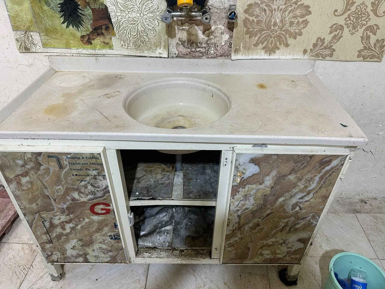 تواصل فقط ع رقم  ***********
السلام عليكم غراض للبيع بغداد حي عامل كاونتر يحتاج تصليحات بسيطه وثلاجه نضيفه وتبريدها جدا  قوي
