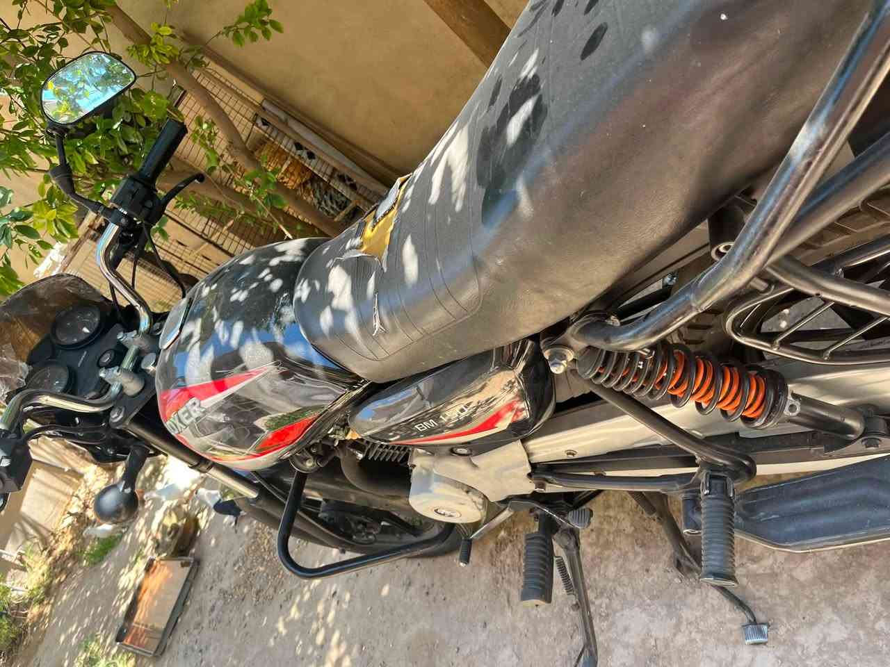 سلام عليكم
دراجه بوكسر موديل 2023
مال جناي متروكه صارلها شهر 
مرقم ديالي نكليزي 
***********
ديالي بعقوبه بهرز
