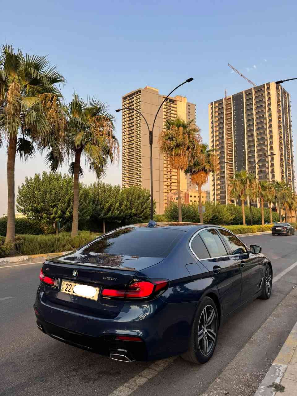 BMW 530i Luxury 2021
لون مميز 💙  

بجم كبس بدون ( ايرباكات بشرط ) 
حادث جاملغ خلفي 
ماشي 71 الف

المواصفات:
🔷- محرك 4 سلندر تيربو (TwinPower Turbo)
🔷- قير أوتوماتيك 8 سرعات
🔷- دفع خلفي (RWD)
🔷- وضعيات قيادة (Eco / Comfort / Sport)
🔷- شاشة كبيرة + نظام iDrive
🔷‏- Apple CarPlay
🔷- كاميرا خلفية + حساسات أمامي وخلفي
🔷- فتحة سقف
🔷- مقاعد جلد كهربائية مع ميموري
🔷إضاءة داخلية متعددة الألوان(Ambient Lighting)
🔷- دخول وتشغيل بدون مفتاح

كفالة عامة كير ومكينة وكلشي بشرط صفر مسج 
مكان السيارة اربيل 

السعر 30.500$ 
للاستفسار ( ***********) واتس اب
