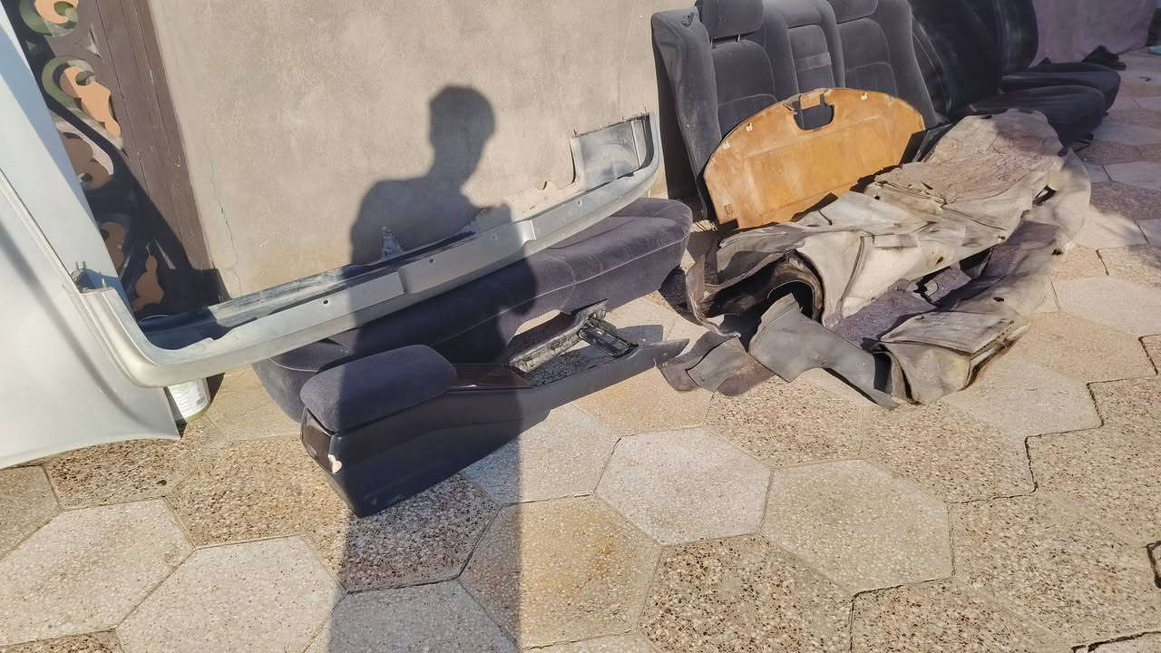 سلام عليكم فره وغرفه كامله راس الثور سلفريه نضيفات لبيع ***********
